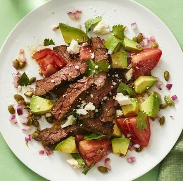 steak, avocado and tomato lunch dish